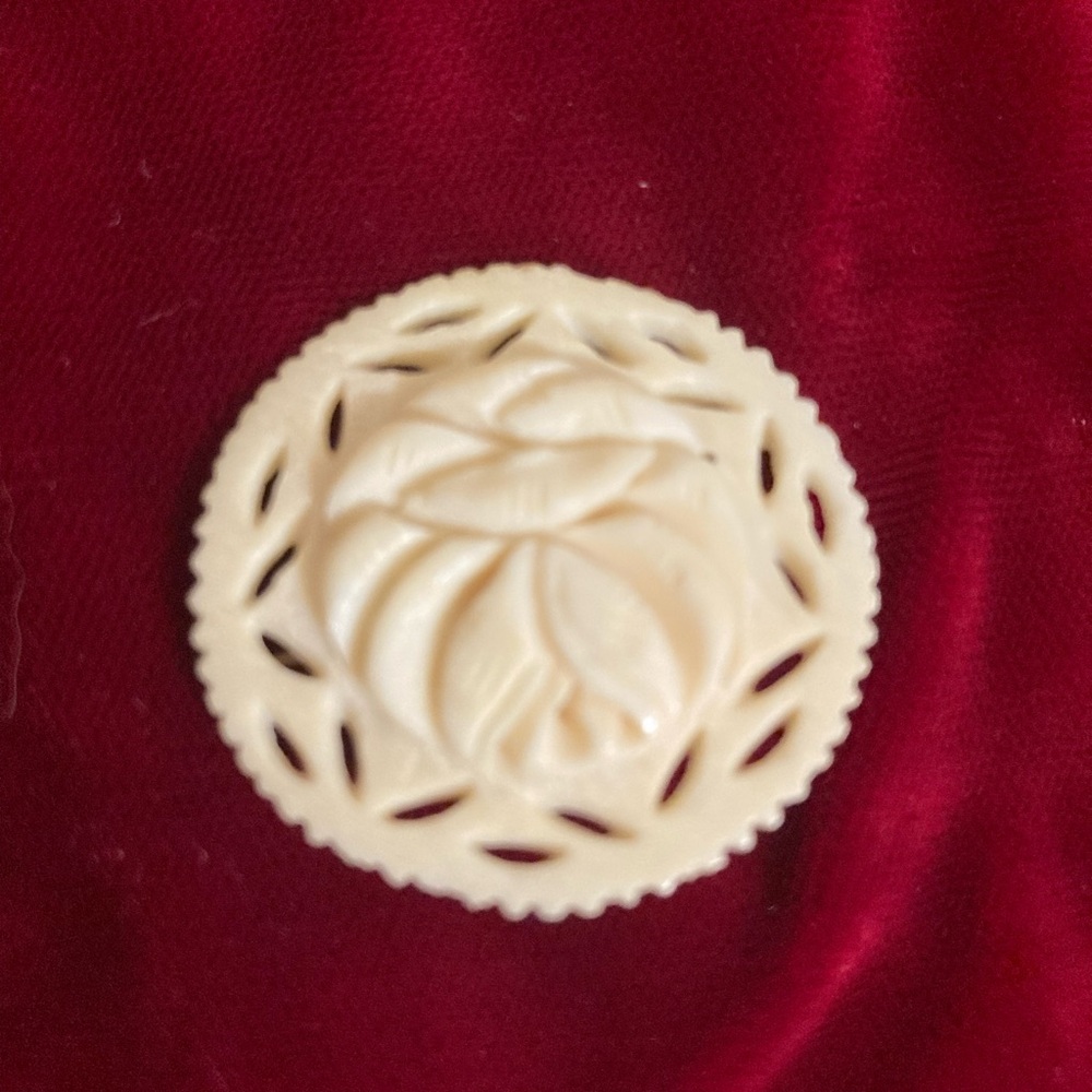 Vintage Cream Floral Carved Brooch